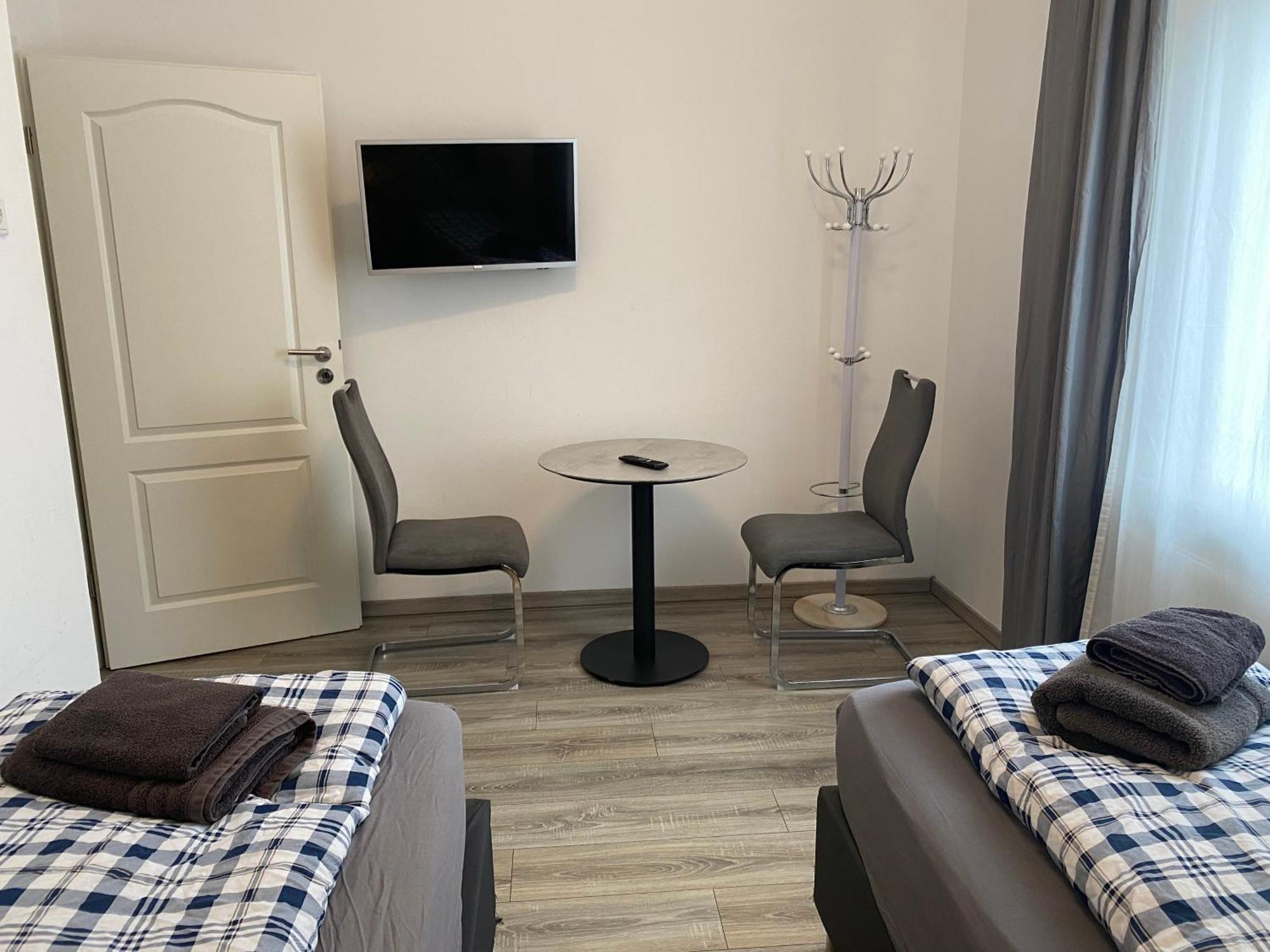 Apartments - Free Parking - Wifi - Kitchen Essen Bagian luar foto